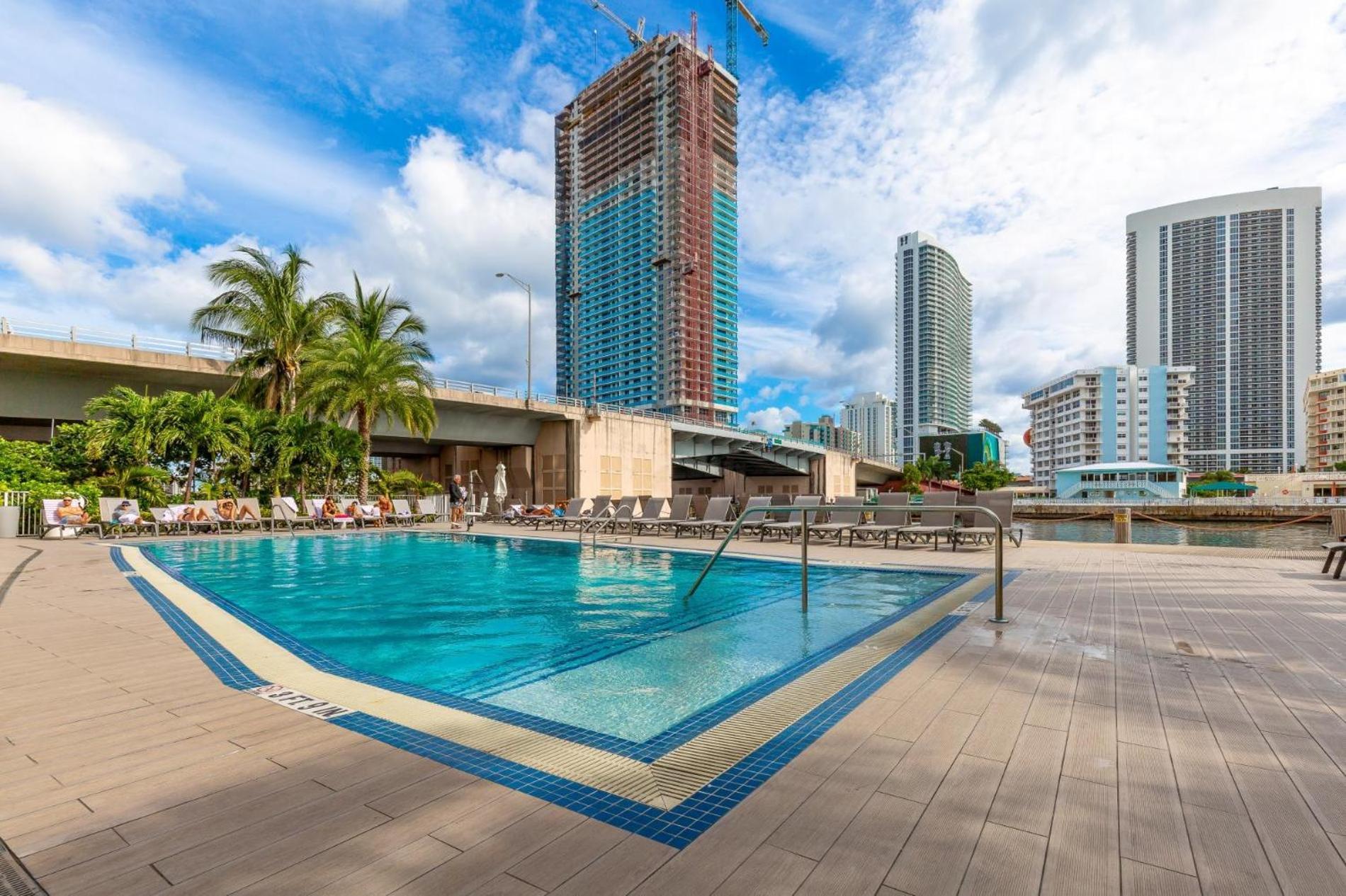 Modern One Bedroom Rental At Beach Walk Resort Miami 18Th Floor Халландейл-Бич Экстерьер фото